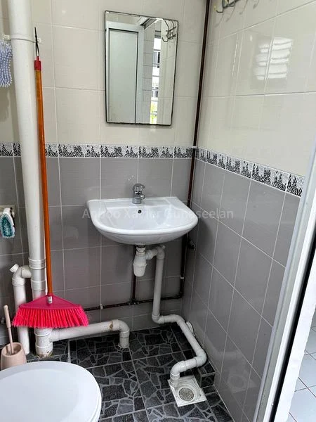 4 Room (4STD) HDB for Rent in  602 Hougang Avenue 4 - Image 7