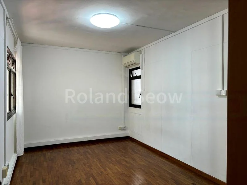 5 Room (5I) HDB for Rent in  194 Rivervale Drive - Image 2