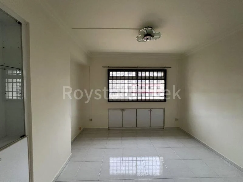 5 Room (5I) HDB for Rent in  316 Tampines Street 33 - Image 11
