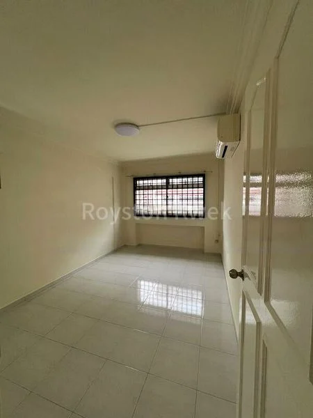 5 Room (5I) HDB for Rent in  316 Tampines Street 33 - Image 8