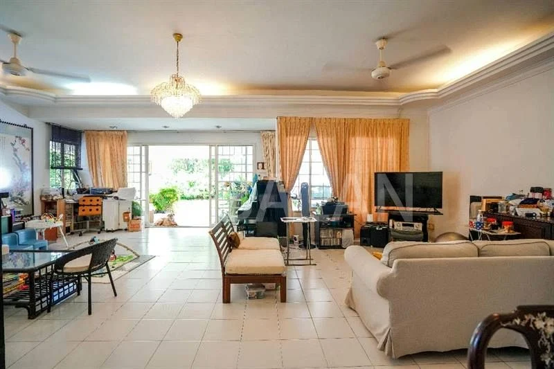 4 Bed Semi-Detached House (Landed) for Sale in  Picardy Gardens - Image 2