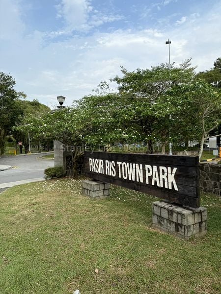 Executive HDB for Sale in  537 Pasir Ris Street 51 - Image 2