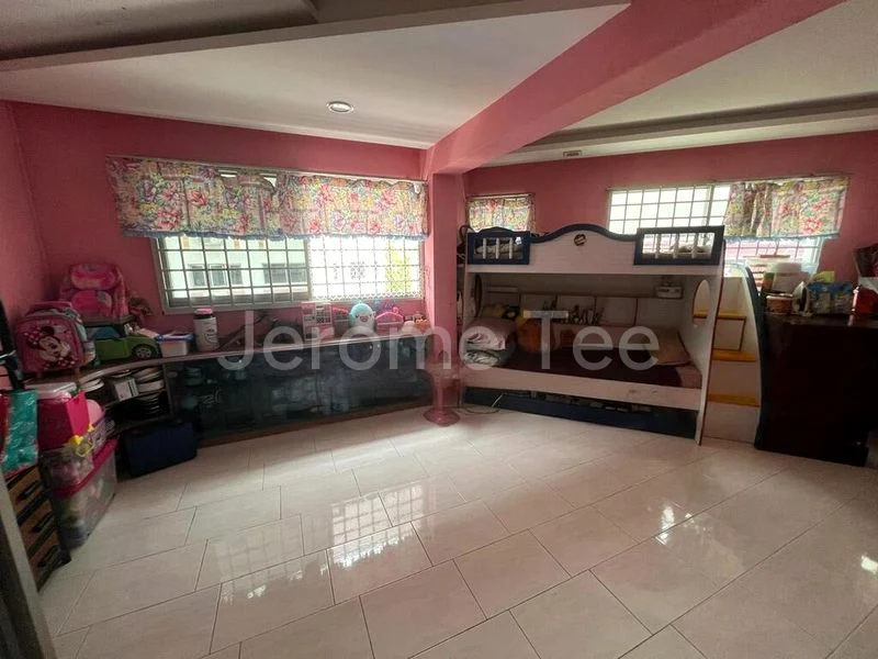 Executive HDB for Sale in  302 Woodlands Street 31 - Image 6