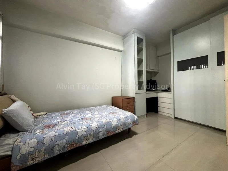 5 Room (5I) HDB for Sale in 653B Jurong West Street 61 - Image 5
