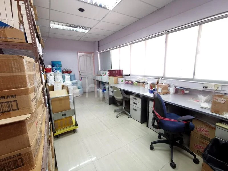 Light Industrial (B1) for Sale: Kapo Factory Building - Image 3