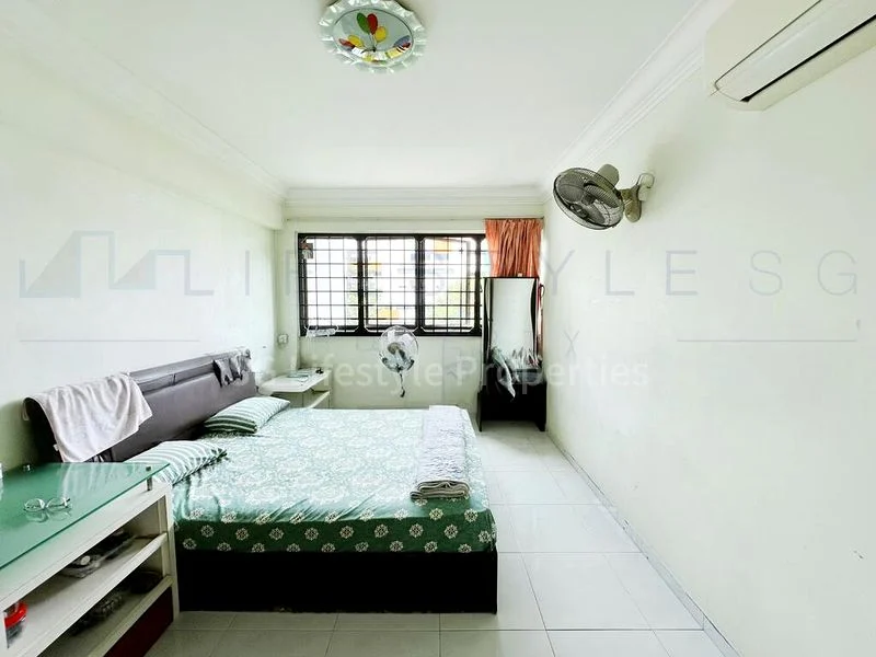 5 Room (5STD) HDB for Rent in  161 Yishun Street 11 - Image 5