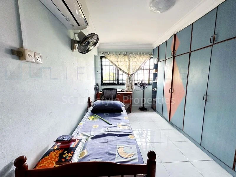 5 Room (5STD) HDB for Rent in  161 Yishun Street 11 - Image 4