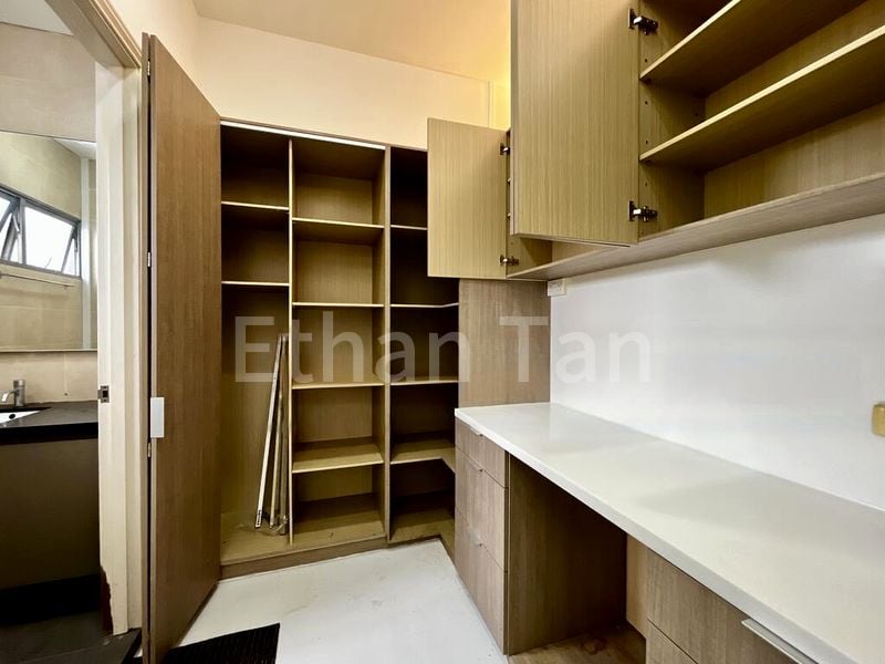 Light Industrial (B1) for Sale: One Pemimpin - Image 3