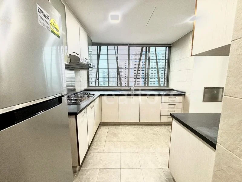 3 Bed Condo for Rent in  The Quintet - Image 11