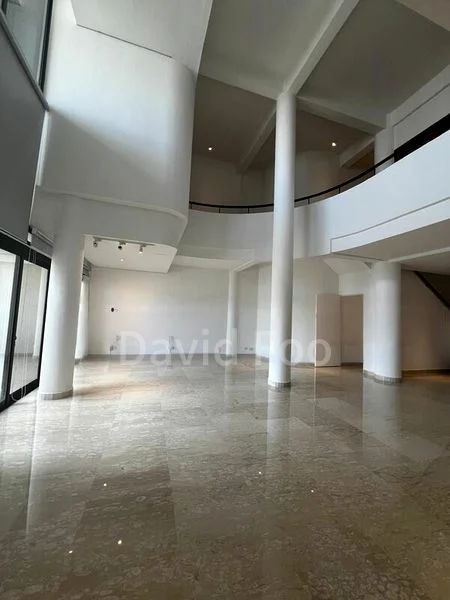 3 Bed Condo for Rent in  The Colonnade - Image 7