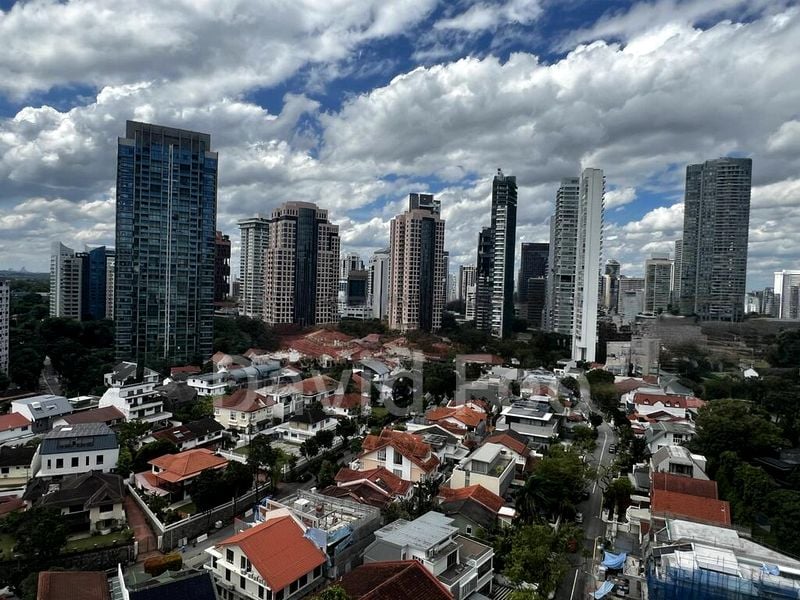 3 Bed Condo for Rent in  The Colonnade - Image 1