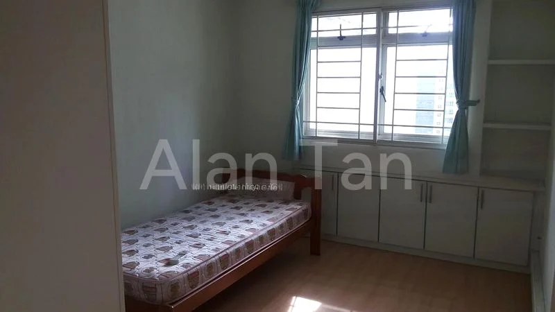 5 Room (5I) HDB for Sale in 176D Edgefield Plains - Image 6