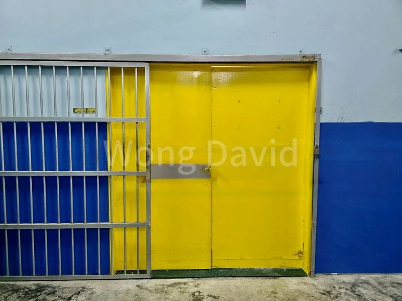 Light Industrial (B1) for Sale: Valiant Industrial Building - Image 3