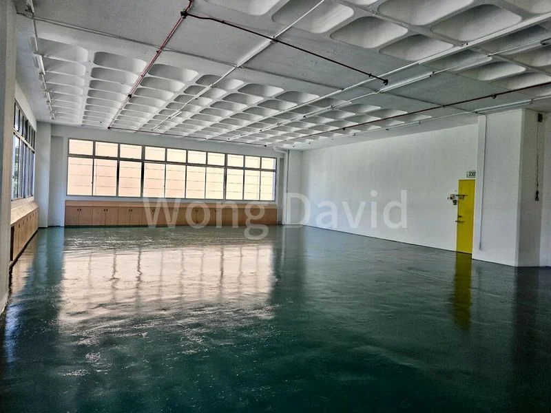 Light Industrial (B1) for Sale: Valiant Industrial Building - Image 4