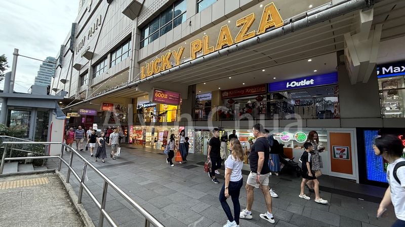 Mall Shop for Sale in Lucky Plaza - Image 2