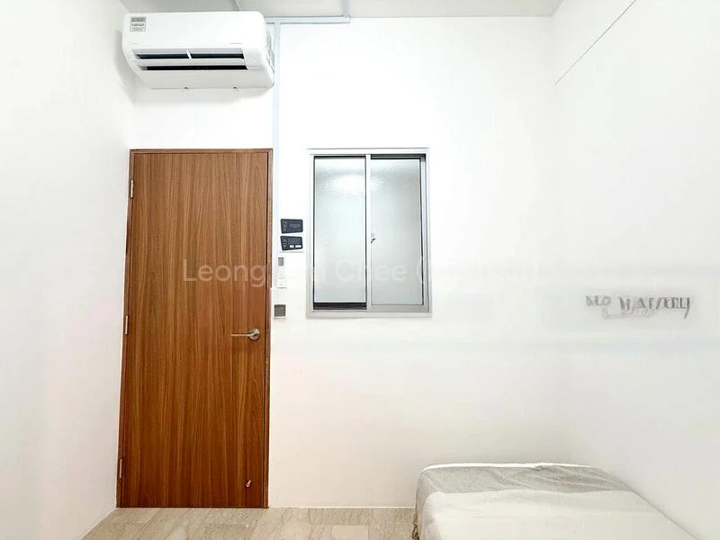 6 Bed Condo for Rent in  Maple Woods - Image 7