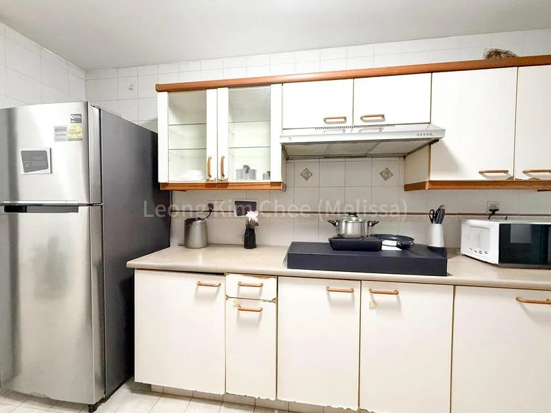 6 Bed Condo for Rent in  Maple Woods - Image 3