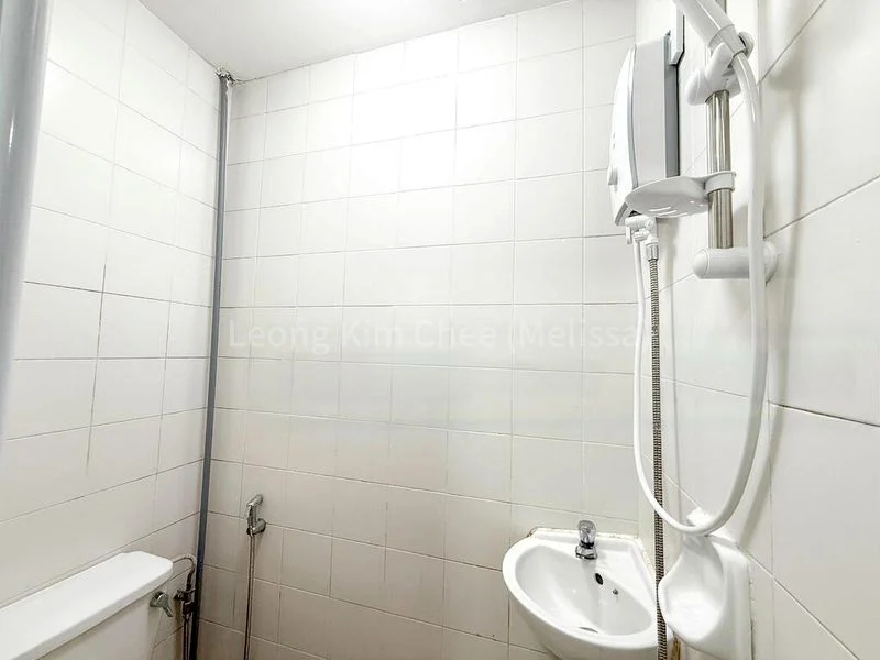 6 Bed Condo for Rent in  Maple Woods - Image 4