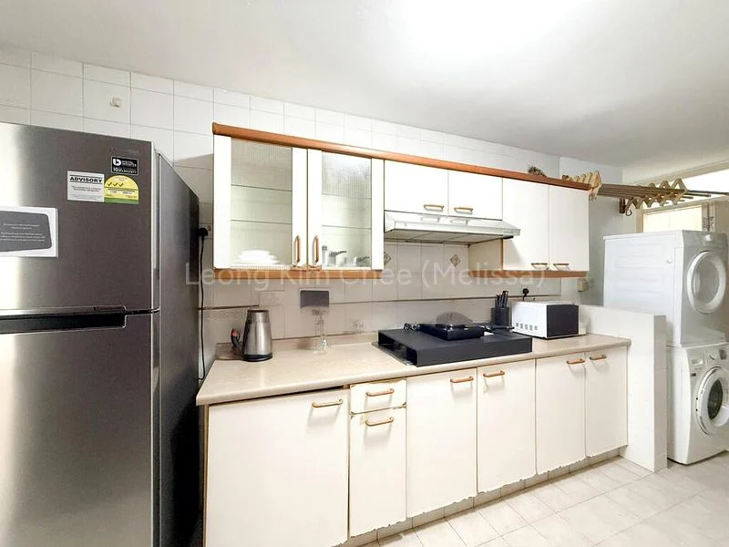 6 Bed Condo for Rent in  Maple Woods - Image 2