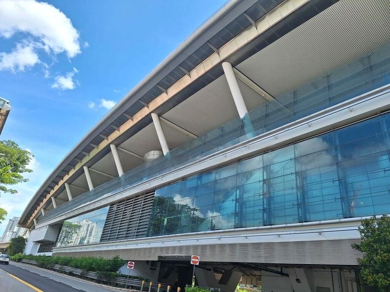 5 Bed Corner Terrace (Landed) for Sale in  McMahon Park - Image 2