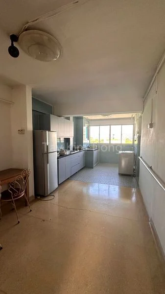 3 Room (3I) HDB for Sale in  32 Holland Close - Image 1