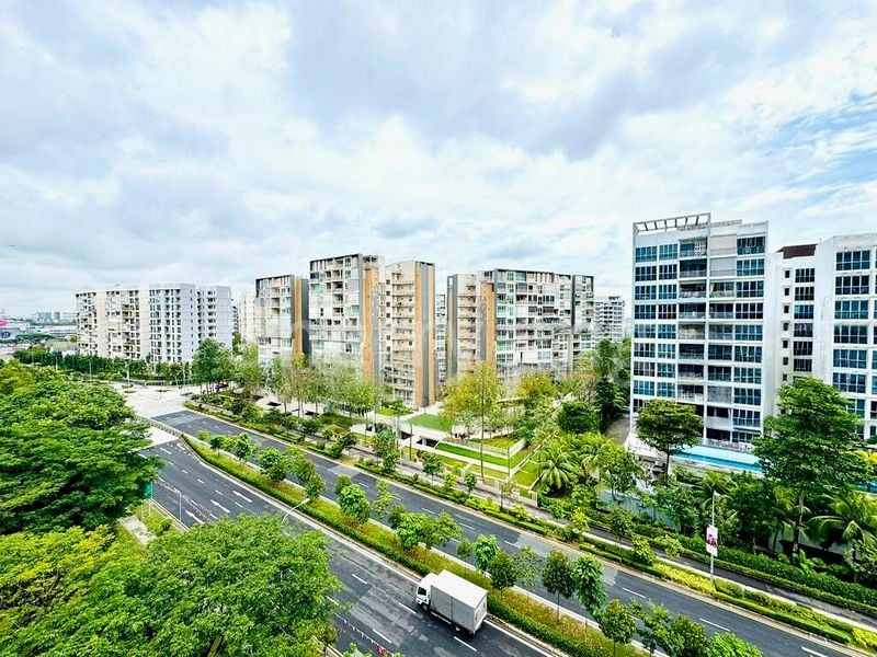 5 Room (5I) HDB for Sale in  487 Pasir Ris Drive 4 - Image 1