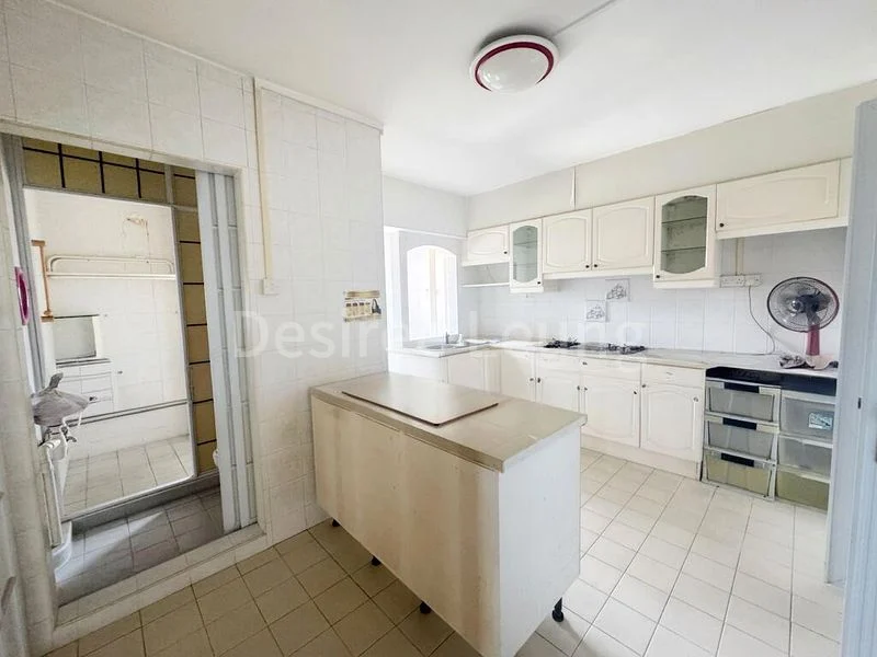 5 Room (5I) HDB for Sale in 837 Hougang Central - Image 1