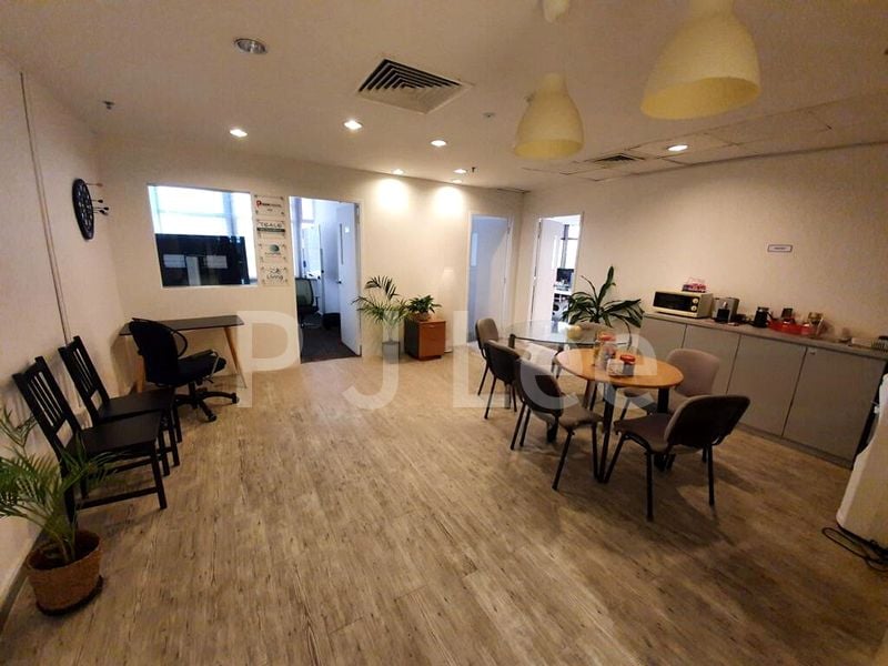 Office for Sale: Peninsula Plaza - Image 3