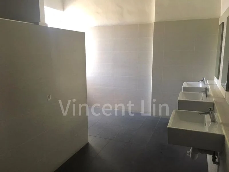 Light Industrial (B1) for Rent: Tong Lee Building - Image 2