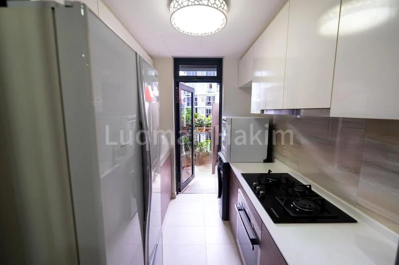 3 Bed Executive Condo for Sale in  The Brownstone - Image 2