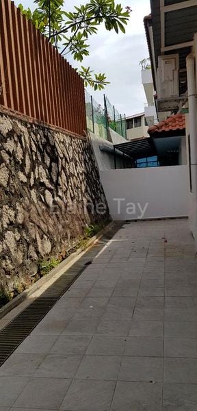 5 Bed Semi-Detached House (Landed) for Rent in  Lucky Hill - Image 5