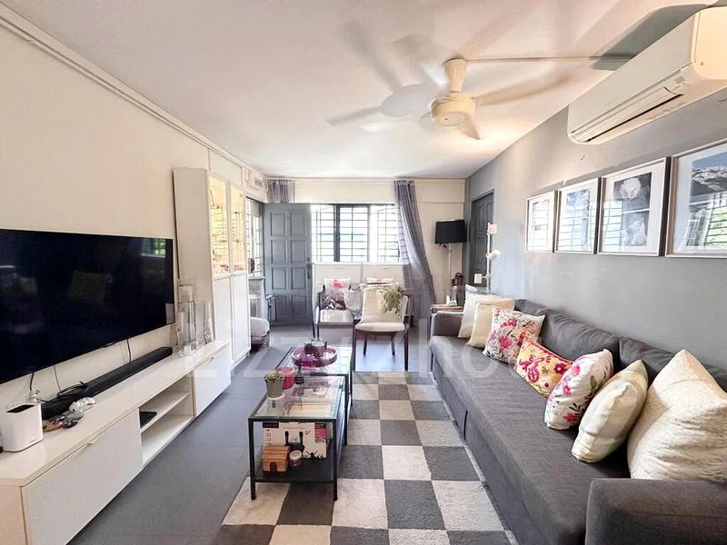 4 Room (4NG) HDB for Sale in  233 Jurong East Street 21 - Image 1