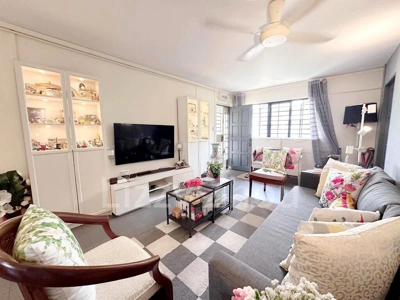 4 Room (4NG) HDB for Sale in  233 Jurong East Street 21 - Image 2