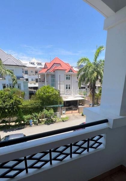 4 Bed Semi-Detached House (Landed) for Sale in  Kew Vale - Image 1