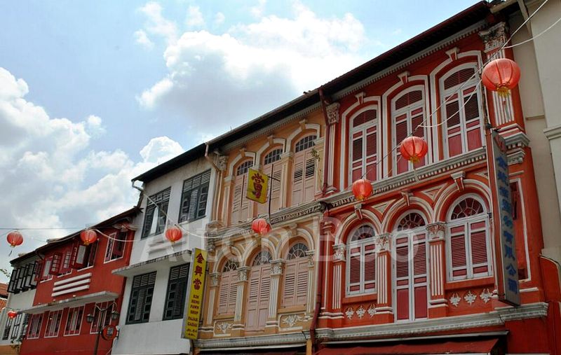 Other Retail for Sale: Freehold Shophouse on Temple Street - Image 1