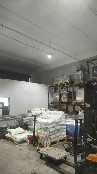 REVV: 2,000 Sq Ft Industrial Workshop for Sale on Old Kent Road, London SE15 - Image 15