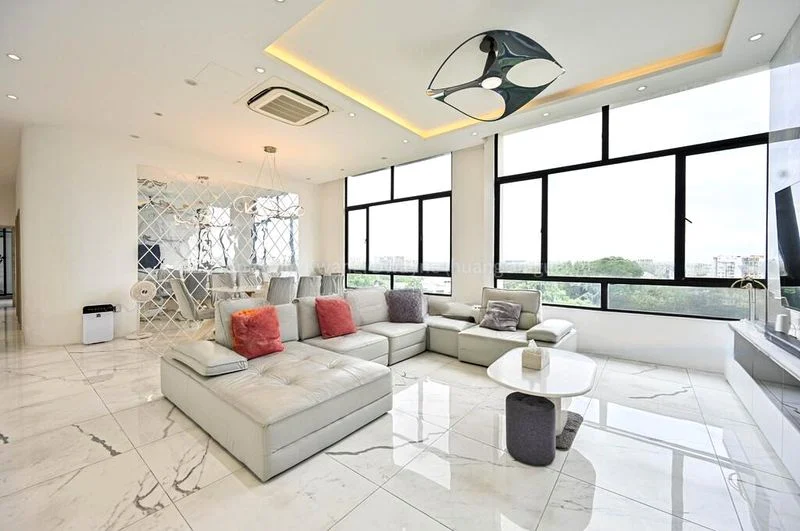 7 Bed Condo for Sale in  Avon Park - Image 1