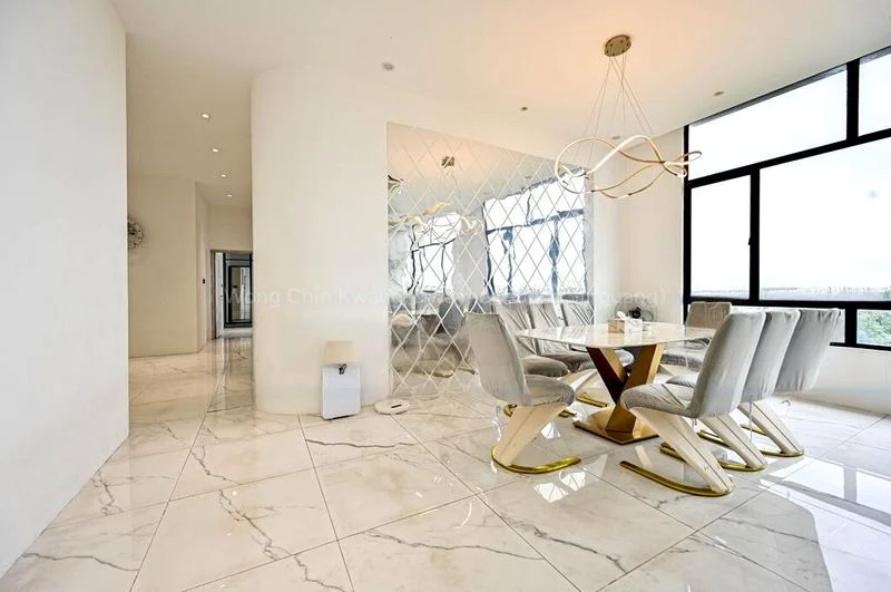 7 Bed Condo for Sale in  Avon Park - Image 3