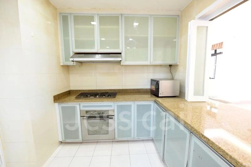 5 Bed Condo for Rent in  Spring Grove - Image 3