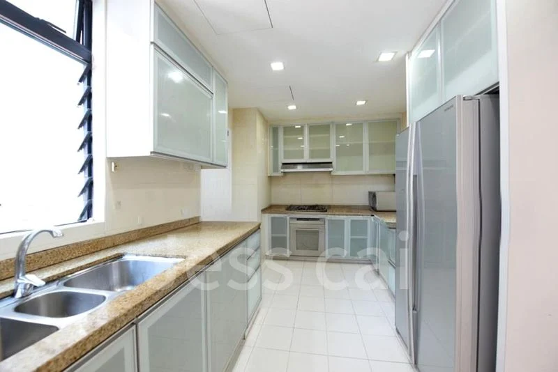 5 Bed Condo for Rent in  Spring Grove - Image 4