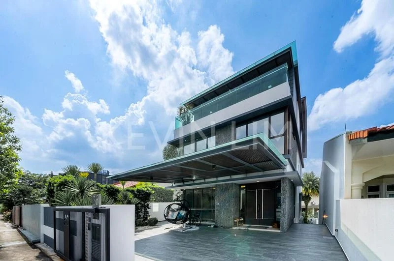 7 Bed Bungalow (Landed) for Sale in Dedap Gardens - Image 4