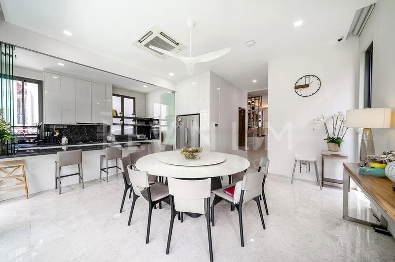 7 Bed Bungalow (Landed) for Sale in Dedap Gardens - Image 6