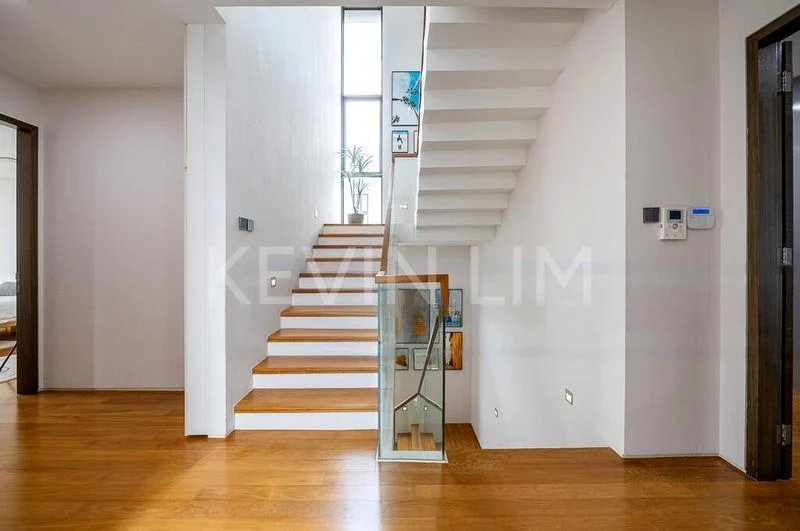 7 Bed Bungalow (Landed) for Sale in Dedap Gardens - Image 5