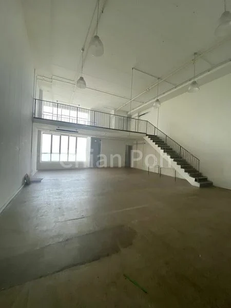 Light Industrial (B1) for Rent: 2,500 sq ft Unit, on London Road, Stoke-on-Trent, ST4 5HH - Image 4