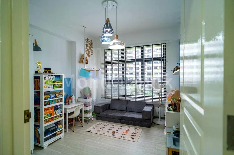 5 Room (5I) HDB for Sale in  605A Tampines Street 61 - Image 2