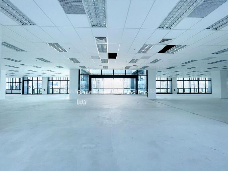 Light Industrial (B1) for Rent: GLOBAL HQ BUSINESS SPACE; a HOTEL-STYLE RECEPTION HALL, with a full glass facade outside City. GRD FLR option. - Image 8