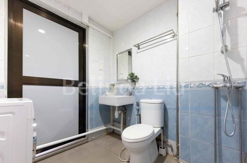 Room (Landed) for Rent in  Everitt Green - Image 4