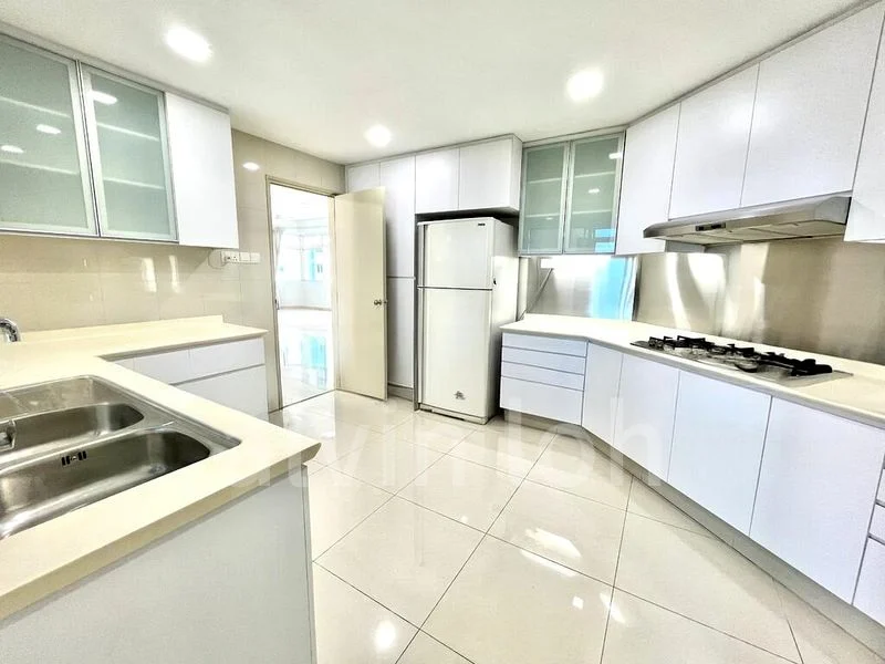 3 Bed Condo for Rent in  The Waterside - Image 9