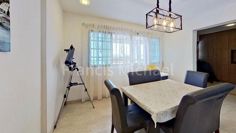 Maisonette HDB for Sale in  125 Tampines Street 11 - Image 3