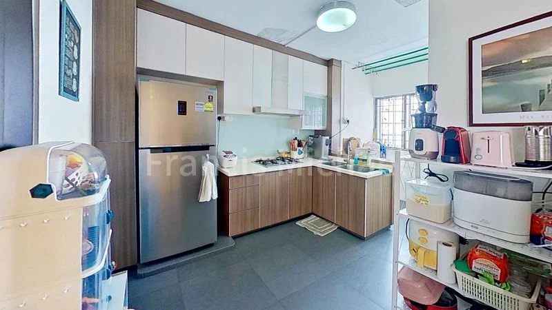 Maisonette HDB for Sale in  125 Tampines Street 11 - Image 6